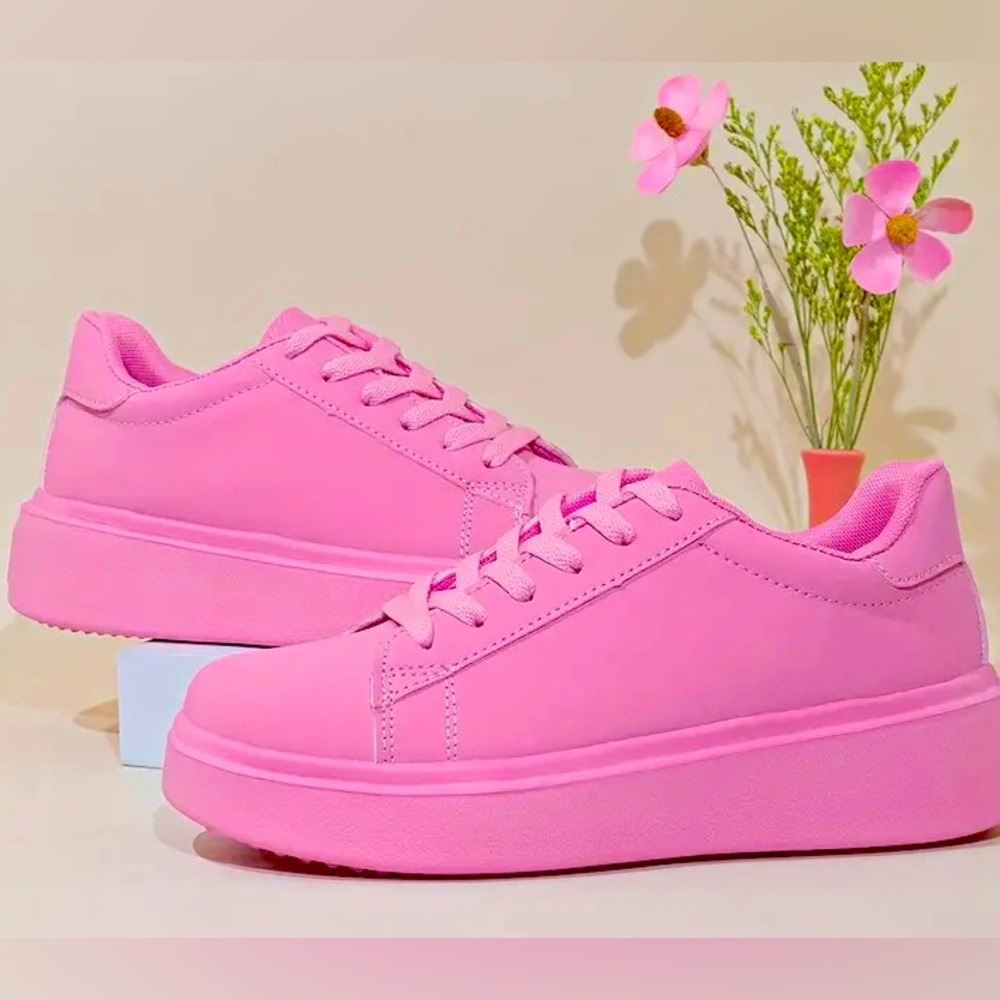 Size 11 BRAND NEW Lightweight Women's Solid Color Low-Top Sneakers. Never worn!